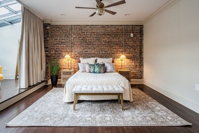 Urban Oasis with Sunroom- Downtown Columbia