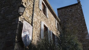 A stone building with a sign reading "SAINT THIERS" and a lamp post.