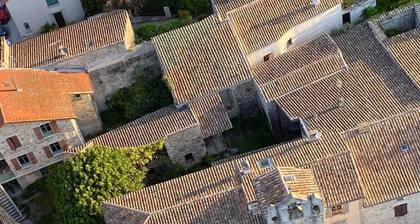 The charm of the Nine, love at first sight for this renovated apartment, heart of Saou