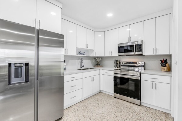 Fridge, microwave, oven, stovetop