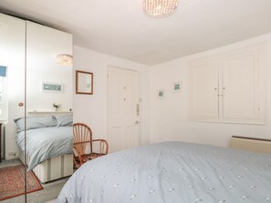 2 bedrooms, individually decorated, individually furnished, free WiFi