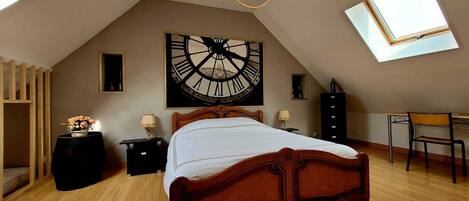 1 Schlafzimmer, Schreibtisch, Reisekinderbett, kostenloses WLAN