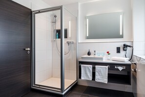 Doppia Superior | Bagno | Doccia, asciugacapelli, accappatoio, pantofole