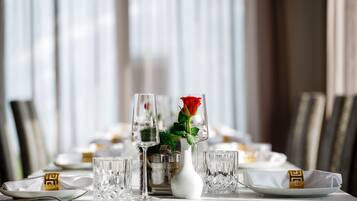 Tägliches kontinentales Frühstück (17.50 EUR pro Person)