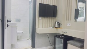 Egyptian cotton sheets, premium bedding, in-room safe, desk - La Mer Old City Pansiyon (Istanbul)