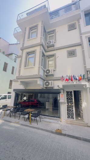 Daily buffet breakfast for a fee - La Mer Old City Pansiyon (Istanbul)