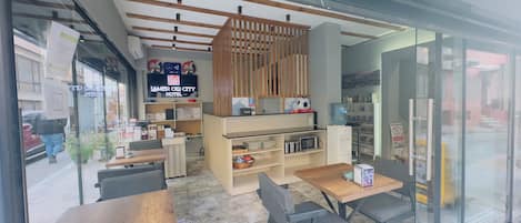 Coin salon dans le hall