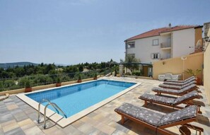 Outdoor pool - Cozy apartment with outside pool and barbecue (Seget Vranjica)