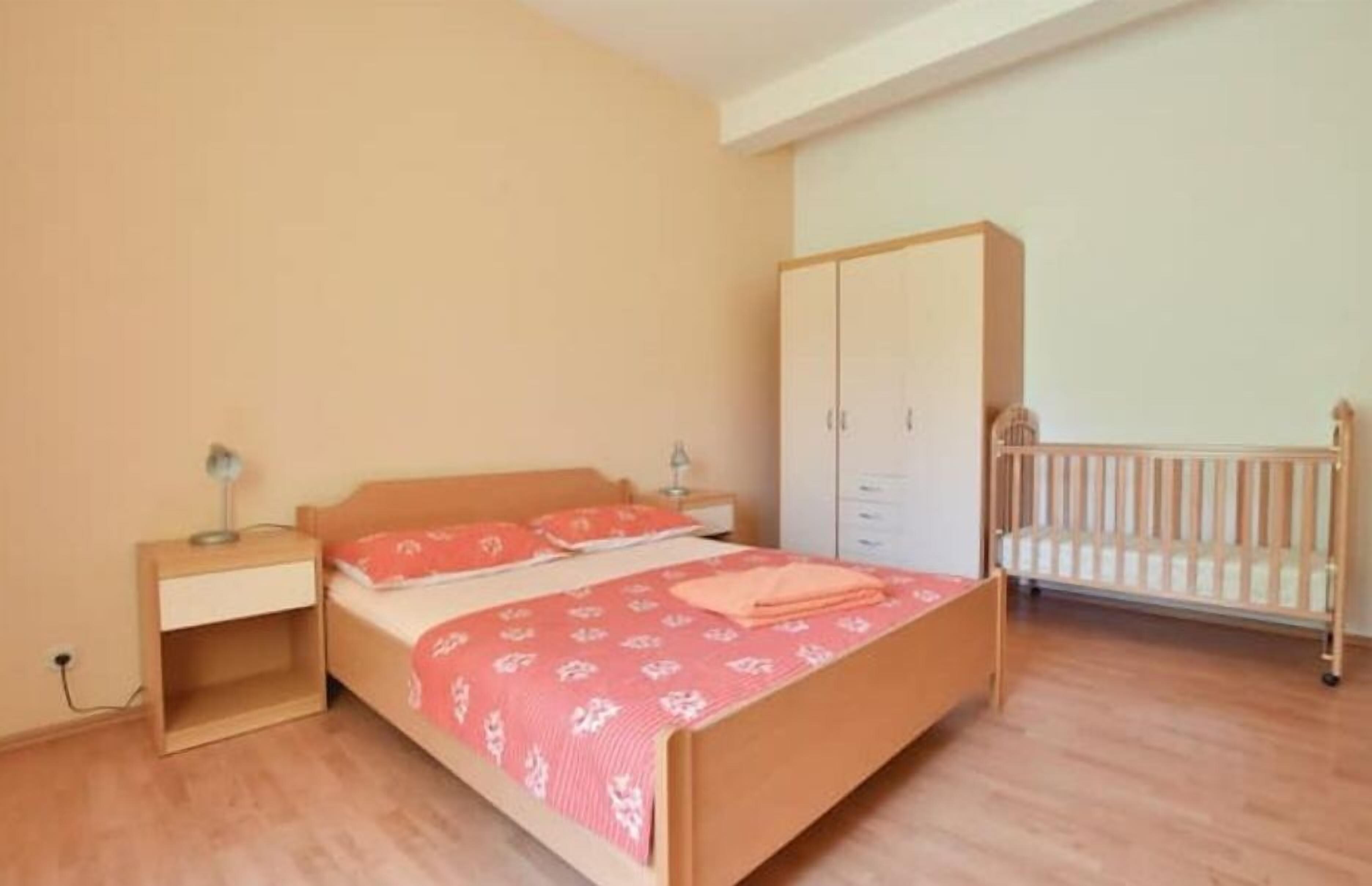 1 chambre, accès au Wi-Fi (inclus), literie fournie