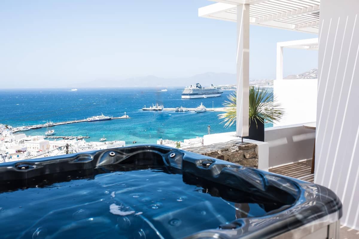 Executive Suite with Hot Tub