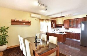 Dining - Vacation Home, Pool, 23 people, Seget Donji (Seget Vranjica)