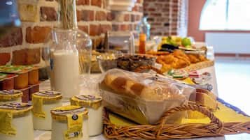 Colazione a buffet, servita tutte le mattine (12 EUR a persona) 