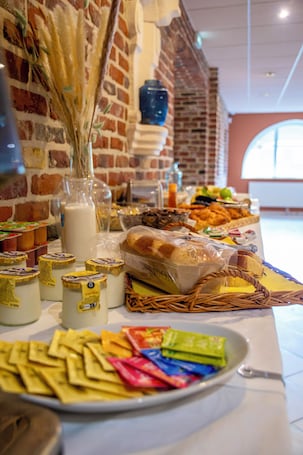 Daily buffet breakfast (EUR 15 per person)