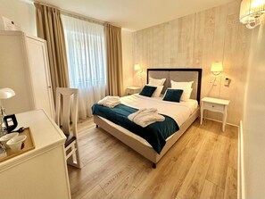 Habitación doble clásica, acceso para personas con movilidad reducida | Caja de seguridad en la habitación y decoración personalizada 