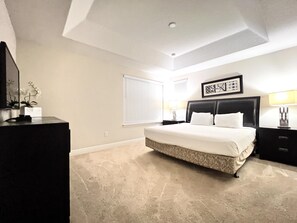 4 habitaciones, tabla de planchar con plancha, wifi y ropa de cama