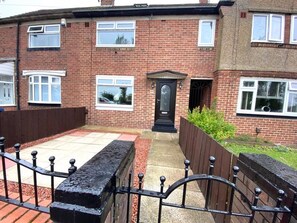 House | Exterior - 5star Serviced Homes- Free Wifi & Parking, Office (Sunderland)