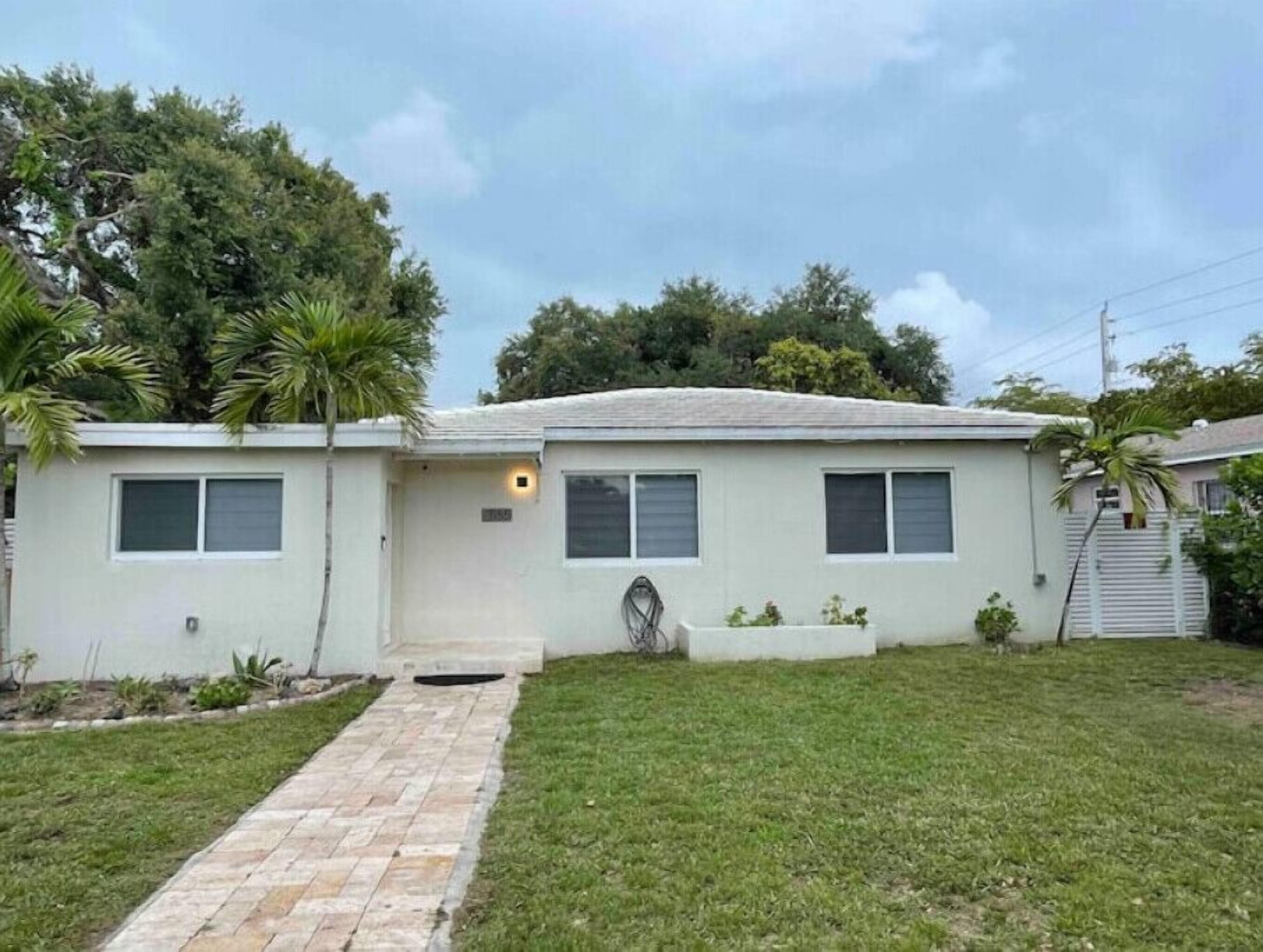 Home less than 4 miles away from BEACH & Wynwood!