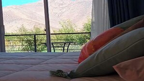 A bed with a view of mountains through a large window. - Pircas de Arboleda SALAMANCA (Salamanca)