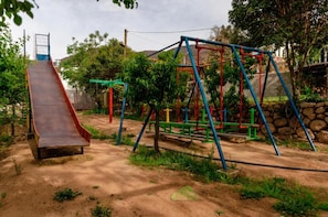 Zona de jocs infantil: a l'aire lliure