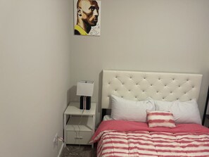 Room - Beautiful 2 bedroom house in the most sought out location in Oklahoma (Edmond)