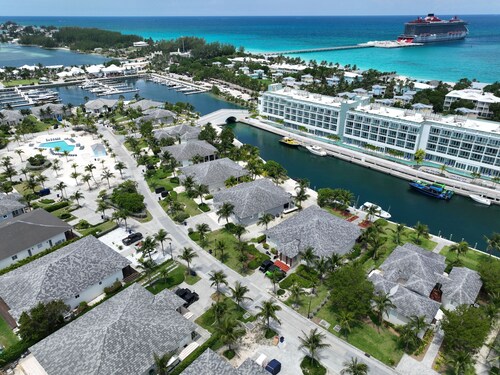 Private Island House with dock, minutes from Hilton hotel and casino