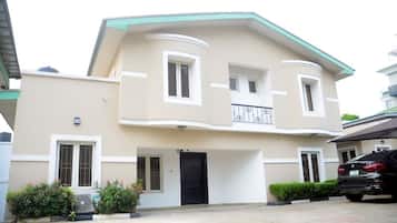 Fachada da propriedade