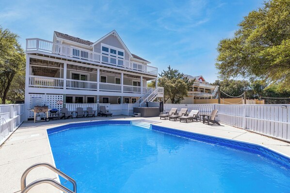 Een verwarmd zwembad