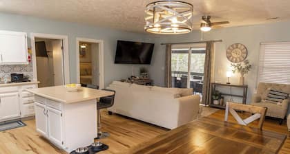 4 Bed | Hot Tub | Close to IU | Pet Friendly