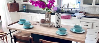 3BR 1. 5 Bath Beach Cottage near KPT/Beaches