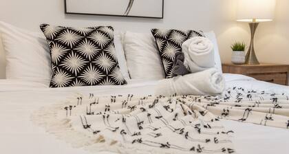 Sleeps 4|King Bed|Near Whyte Ave & U of A & Stollery