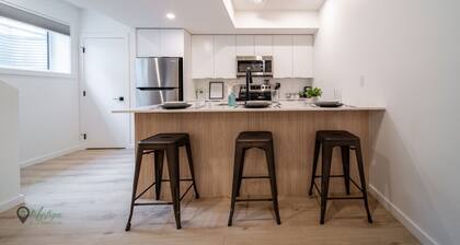 Sleeps 4|King Bed|Near Whyte Ave & U of A & Stollery