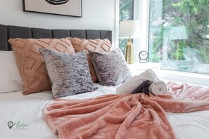 3 Schlafzimmer, Schreibtisch, Bügeleisen/Bügelbrett, Reisekinderbett