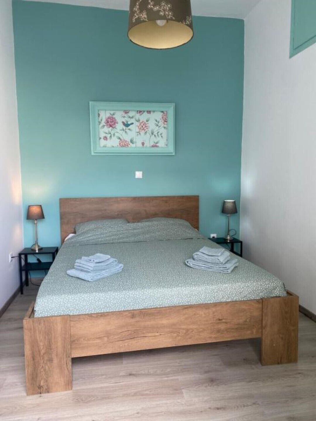 2 soverom, skrivebord, strykejern/-brett og wi-fi (inkludert)