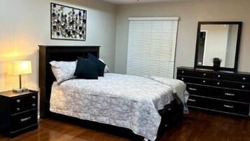 3 bedrooms, iron/ironing board, WiFi, bed sheets