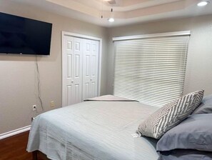 3 bedrooms, iron/ironing board, WiFi, bed sheets