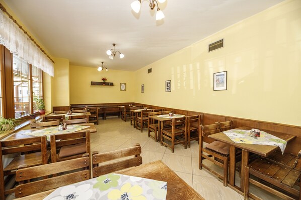 Lunch and dinner served, Regional cuisine