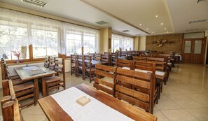 Lounas ja illallinen, paikallinen keittiö