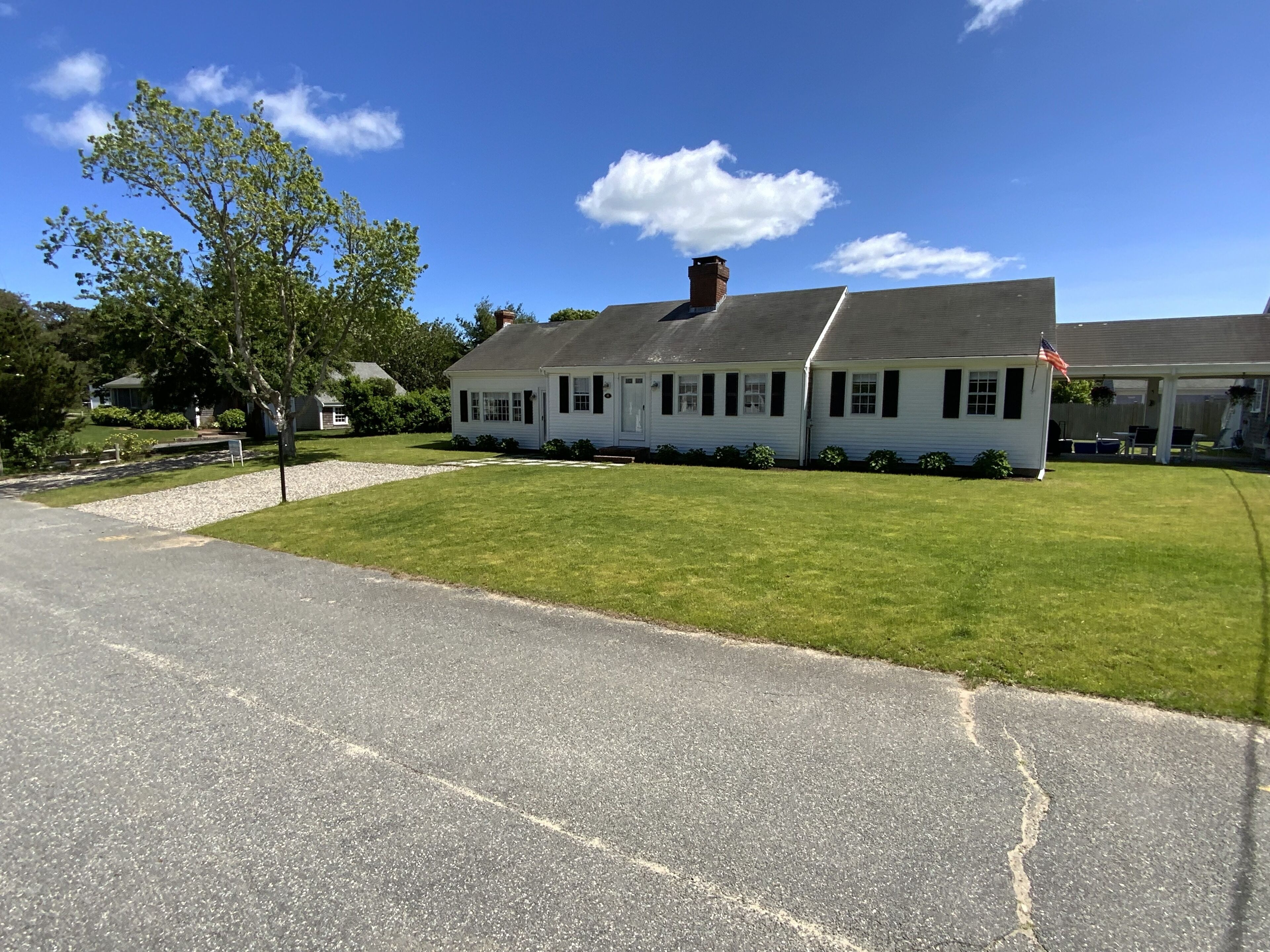 Contemporary 4bedroom home near beach.