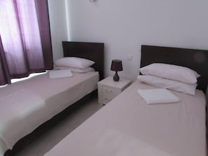 2 habitaciones, tabla de planchar con plancha y wifi gratis 