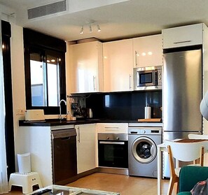 Fridge, microwave, oven, stovetop - Rota Punta Candor Terrace Playa 3 Bajo C (AN)