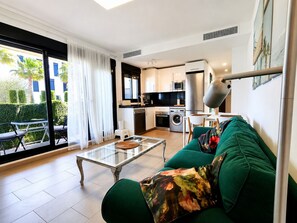 Smart TV - Rota Punta Candor Terrace Playa 3 Bajo C (AN)