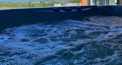 Heavenly 1 bed Converted Shipping Container With hot tub