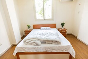 3 bedrooms, desk, iron/ironing board, free WiFi