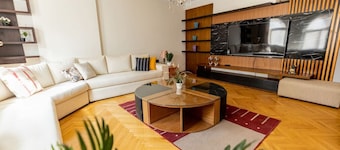 Oak Orchid Opulent 3BR Apartment