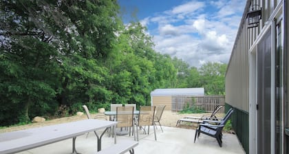Comfy Country Cabin + Event Space w/ Fire Pit & Lake Access
