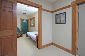 1 chambre, bureau, literie fournie