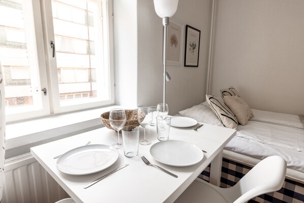 Estudio Confort | Servicio de comidas en la habitación