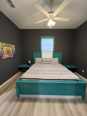 5 bedrooms, iron/ironing board, WiFi, bed sheets