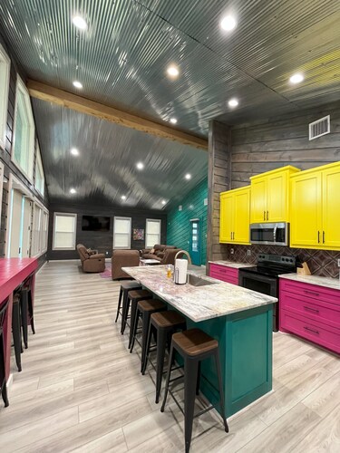 Beautiful cabin on the banks of the Little Missouri River Relief!