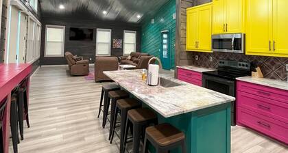 Beautiful cabin on the banks of the Little Missouri River Relief!